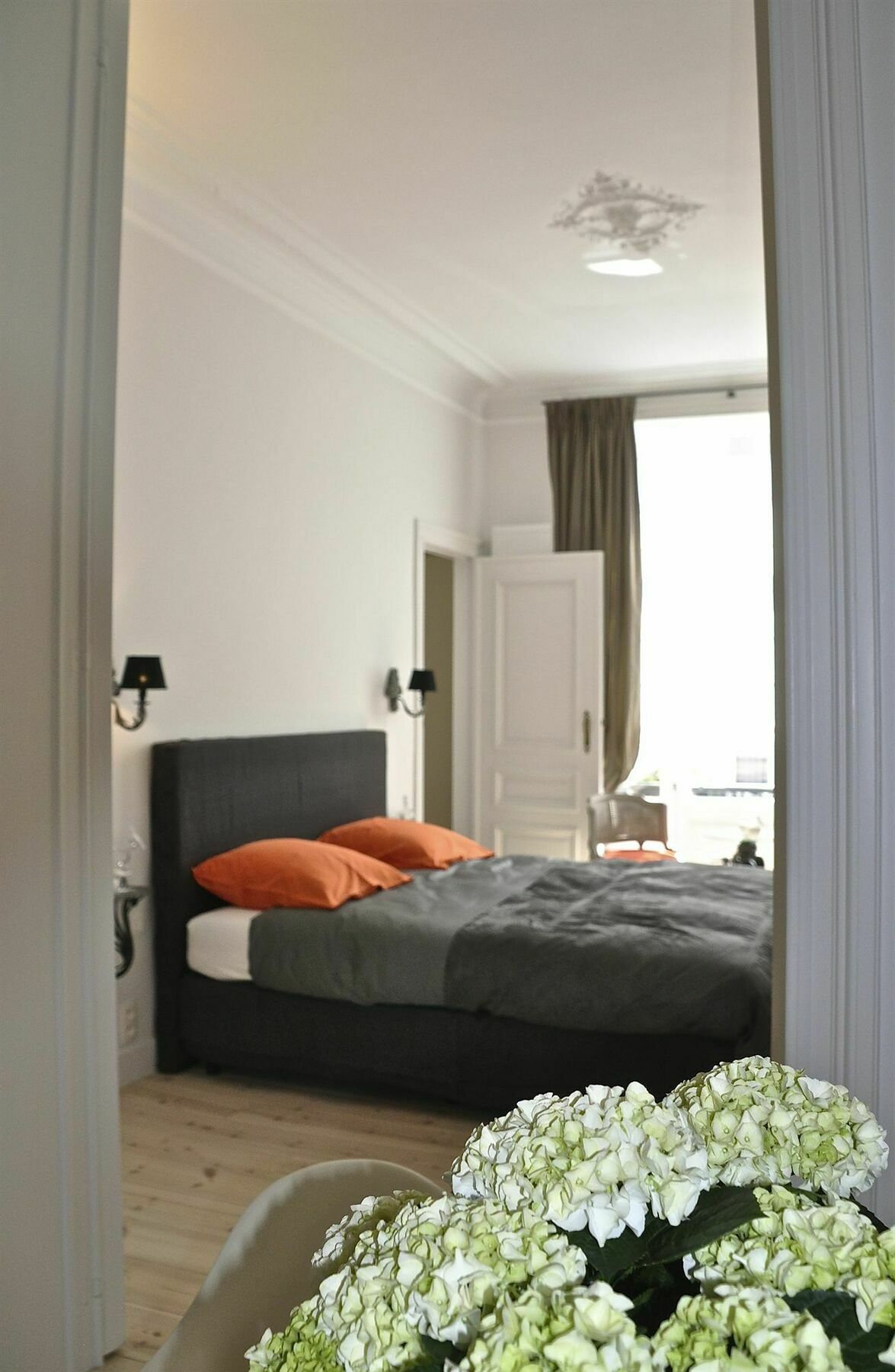B&B Un Jardin En Ville Saint-Gilles Ngoại thất bức ảnh